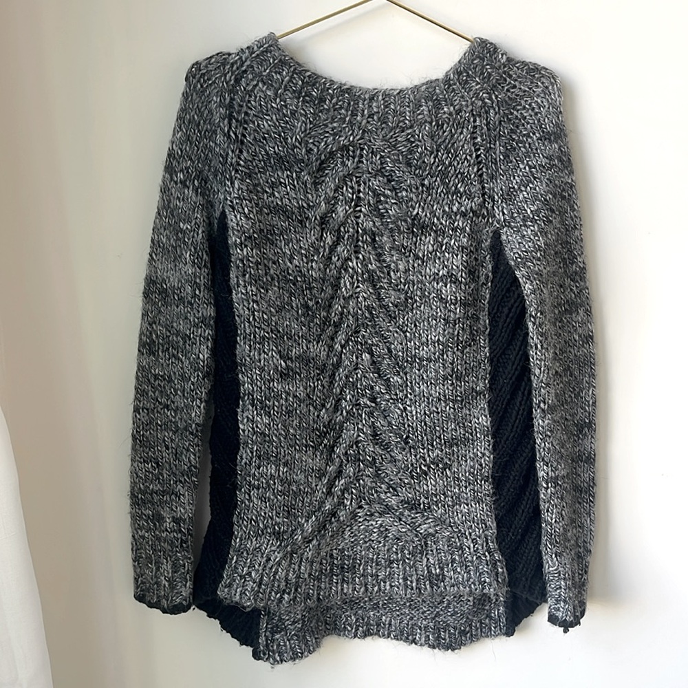 Elizabeth and James Wool Alpaca Blend Cable Knit Sweater in Grey & Black Size XS